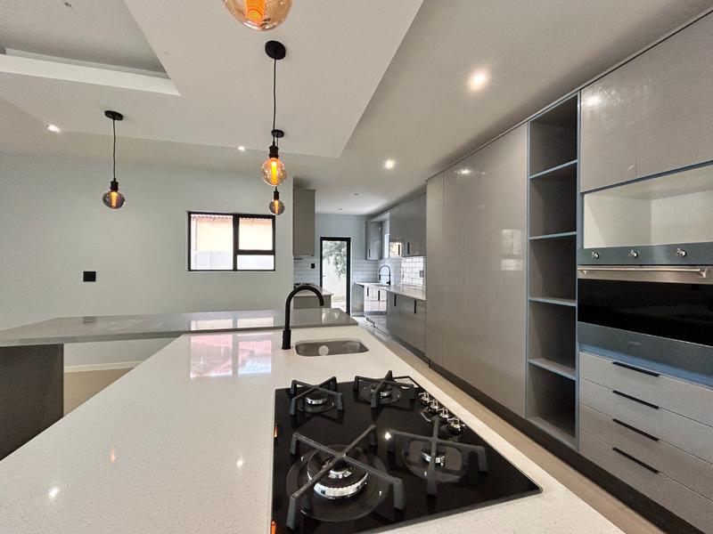 5 Bedroom Property for Sale in Melodie North West